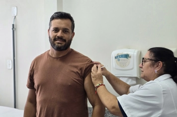 Foto - Imunização da equipe da UBS