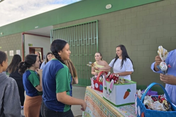 Foto - Entrega de Ovos de Páscoa Escolas Municipais