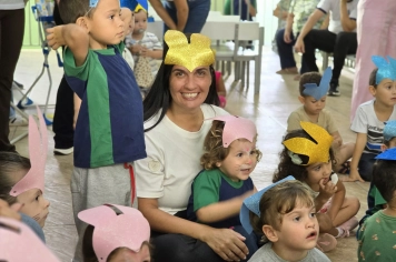 Foto - Entrega de Ovos de Páscoa Escolas Municipais