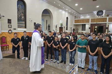 Foto relacionada - Noite de Fé e Gratidão Marca Caminhada dos Formandos do 9º Ano