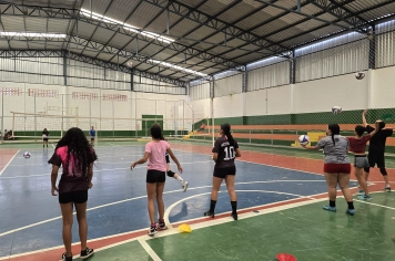 Foto - Treino de Vôlei de Base