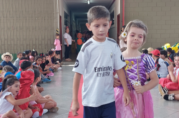 Foto - Dia de Fantasia na Escola Municipal Antônio Ferreira