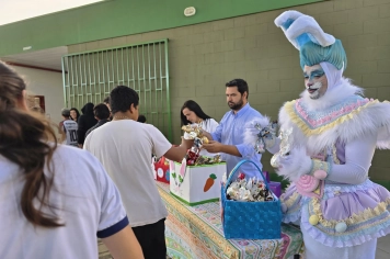 Foto - Entrega de Ovos de Páscoa Escolas Municipais