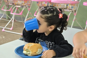 Foto - Lanche Especial de Fim de Ano – Creche Municipal Teresa Rossi