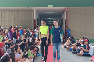 Foto relacionada - Desfile de Fantasias Encanta Alunos e Professores na Escola Municipal Antônio Ferreira!