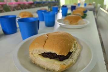 Foto - Lanche Especial de Fim de Ano – Creche Municipal Teresa Rossi