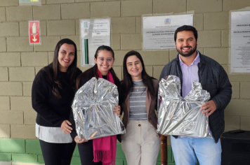 Foto - Professores da rede municipal de Albertina recebem Chromebooks para uso pedagógico