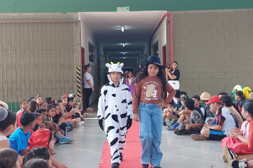 Foto - Dia de Fantasia na Escola Municipal Antônio Ferreira