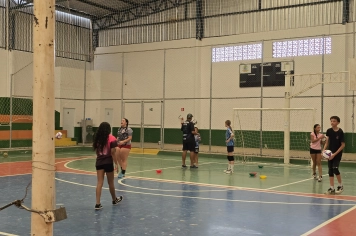 Foto - Treino de Vôlei de Base