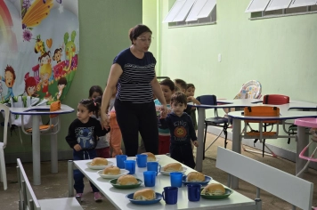 Foto - Lanche Especial de Fim de Ano – Creche Municipal Teresa Rossi