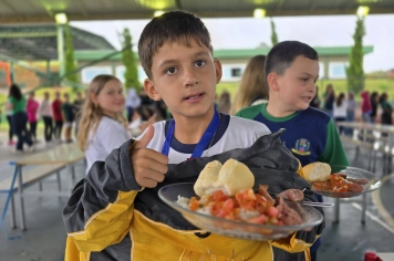 Foto - Churrasco na Escola Municipal Antonio Ferreira