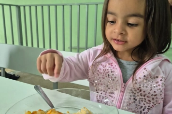 Foto - Lanche Especial de Fim de Ano – Creche Municipal Teresa Rossi