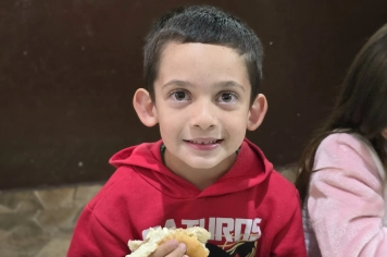 Foto relacionada - LANCHES ESPECIAIS MARCAM PROGRAMAÇÃO DE FIM DE ANO NA PRÉ-ESCOLA MUNICIPAL LUZIA SANCHES DINIZ