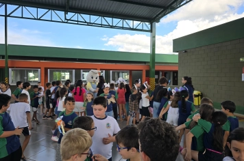Foto - Entrega de Ovos de Páscoa Escolas Municipais