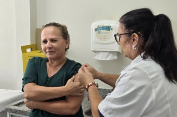 Foto - Imunização da equipe da UBS