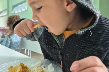 Foto relacionada - PANQUECA E HAMBÚRGUER ARTESANAL MARCAM LANCHE ESPECIAL NA CRECHE MUNICIPAL TERESA ROSSI