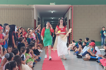 Foto relacionada - Desfile de Fantasias Encanta Alunos e Professores na Escola Municipal Antônio Ferreira!