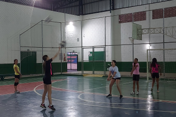 Foto - Treino de Vôlei Infantil e Adolescentes