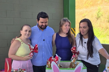Foto - Entrega de Ovos de Páscoa Escolas Municipais