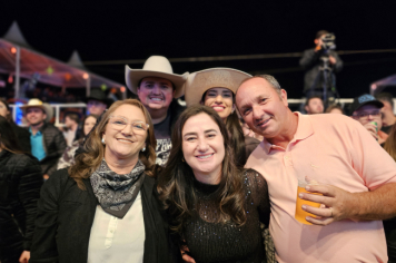 Foto - Tradição e fé embalaram o segundo dia do rodeio