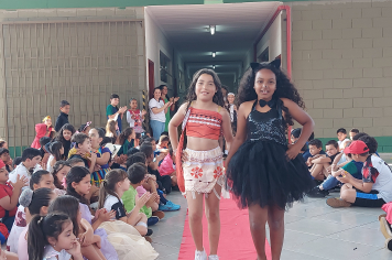 Foto - Dia de Fantasia na Escola Municipal Antônio Ferreira
