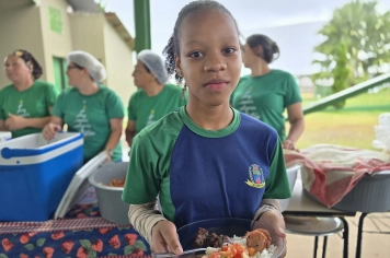 Foto - Churrasco na Escola Municipal Antonio Ferreira