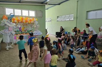 Foto - Entrega de Ovos de Páscoa Escolas Municipais