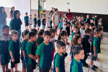 Foto relacionada - Pequenos cidadãos em ação: Pré-Escola Luzia Sanches Diniz trabalha Consciência Negra na Hora Cívica
