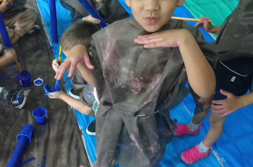 Foto relacionada - Aprender brincando: criatividade, sustentabilidade e imaginação em sala de aula