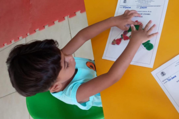 Foto - Alunos celebram o aniversário de Albertina e o Carnaval com muita alegria!