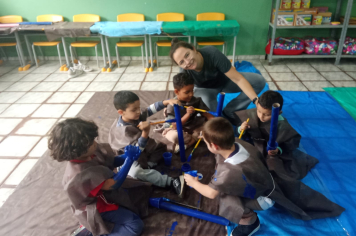 Foto relacionada - Aprender brincando: criatividade, sustentabilidade e imaginação em sala de aula