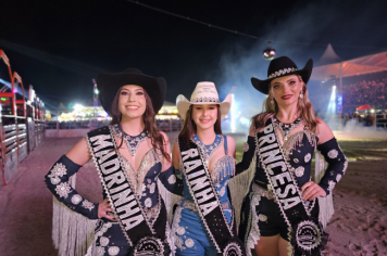 Foto - Tradição e fé embalaram o segundo dia do rodeio