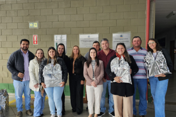 Foto - Professores da rede municipal de Albertina recebem Chromebooks para uso pedagógico