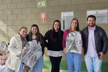 Foto - Professores da rede municipal de Albertina recebem Chromebooks para uso pedagógico
