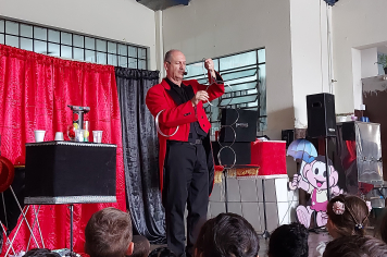 Foto relacionada - A Magia Invade as Escolas Municipais de Albertina!