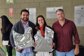 Foto - Professores da rede municipal de Albertina recebem Chromebooks para uso pedagógico