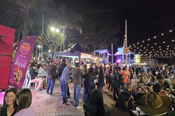 Foto relacionada - Feira Noturna leva grande público à praça e movimenta Albertina com música, sabores e convivência