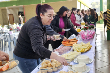 Foto - Professores da rede municipal de Albertina recebem Chromebooks para uso pedagógico