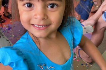 Foto - Alunos celebram o aniversário de Albertina e o Carnaval com muita alegria!