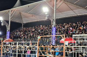 Foto - Tradição e fé embalaram o segundo dia do rodeio