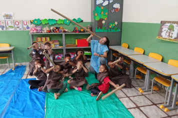 Foto relacionada - Aprender brincando: criatividade, sustentabilidade e imaginação em sala de aula