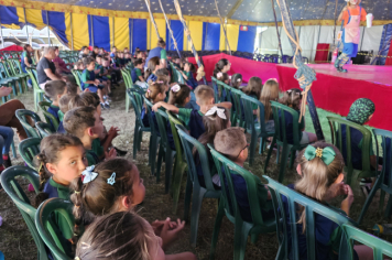 Foto - Crianças da Pré-Escola vivem dia mágico no circo em Jacutinga