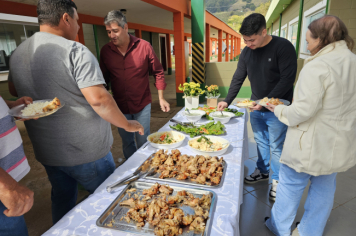 Foto - Professores da rede municipal de Albertina recebem Chromebooks para uso pedagógico