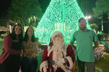 Foto relacionada - Albertina de Luz: primeira noite do Festival Natal de Luz enche a praça de emoção e esperança