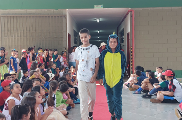 Foto relacionada - Desfile de Fantasias Encanta Alunos e Professores na Escola Municipal Antônio Ferreira!