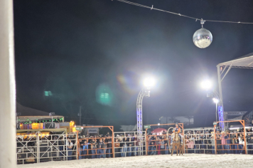 Foto - Abertura do 29º Rodeio leva emoção e espetáculo à arena!