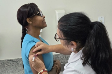 Foto - Imunização da equipe da UBS