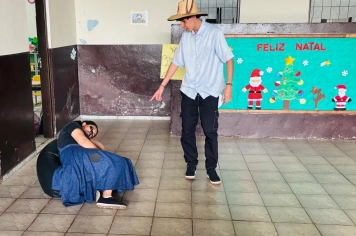Foto relacionada - Teatro encanta crianças da Pré-Escola Luzia Sanches Diniz com “Os Saltimbancos”