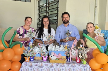 Foto - Entrega de Ovos de Páscoa Escolas Municipais
