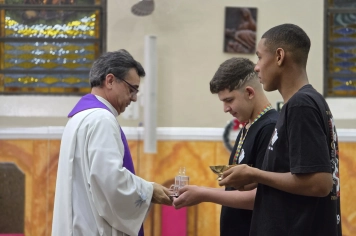 Foto relacionada - Noite de Fé e Gratidão Marca Caminhada dos Formandos do 9º Ano